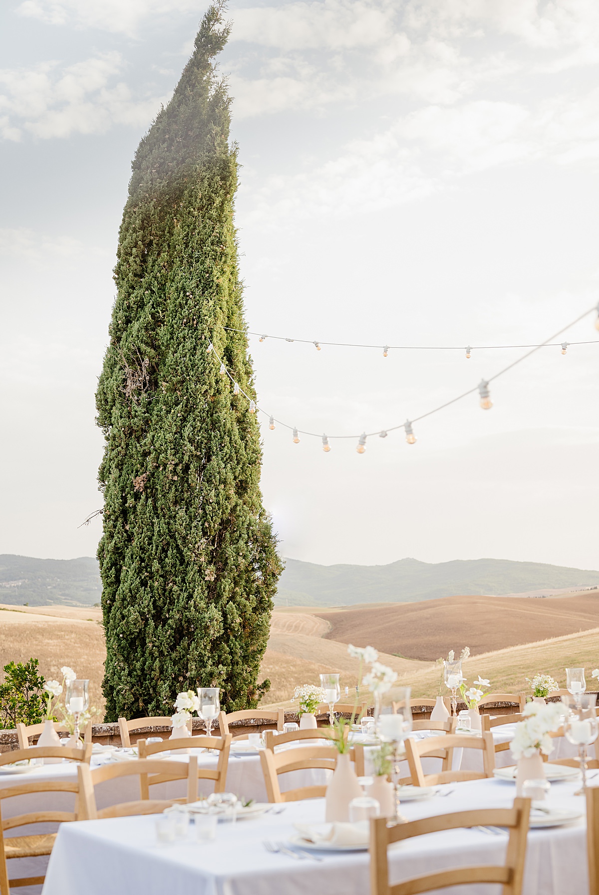 fotografo di matrimoni toscana la mandriola tavolo imperiale terrazza allestimento nozze