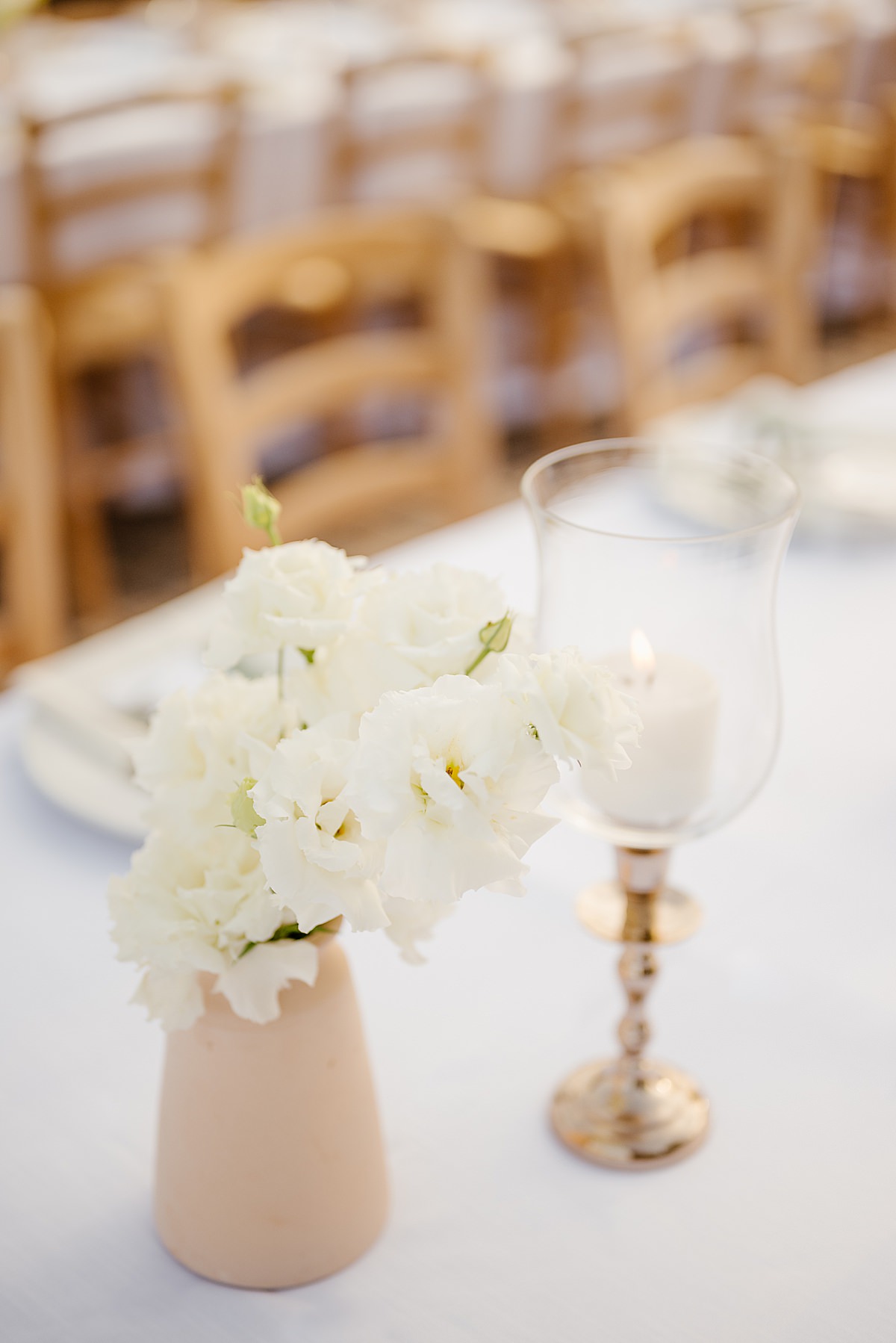 fotografo di matrimoni toscana la mandriola tavolo imperiale terrazza centrotavola fiori