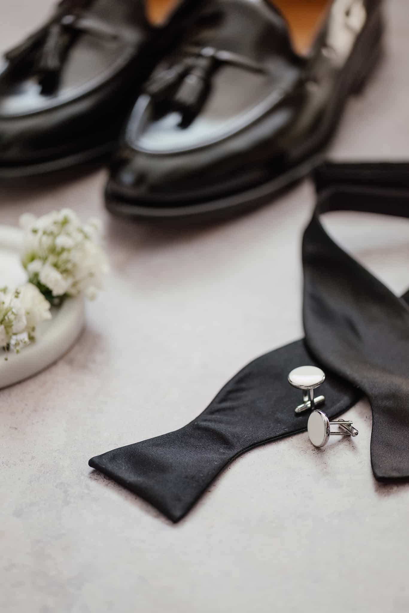 accessori-papillon-gemelli-scarpe-preparativi-sposo-fotografo-matrimonio-abruzzo