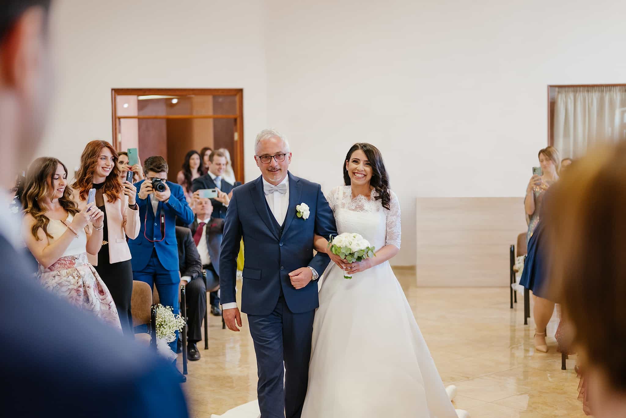 fotografo-matrimonio-ingresso-sposa-cerimonia-civile-religiosa-rito