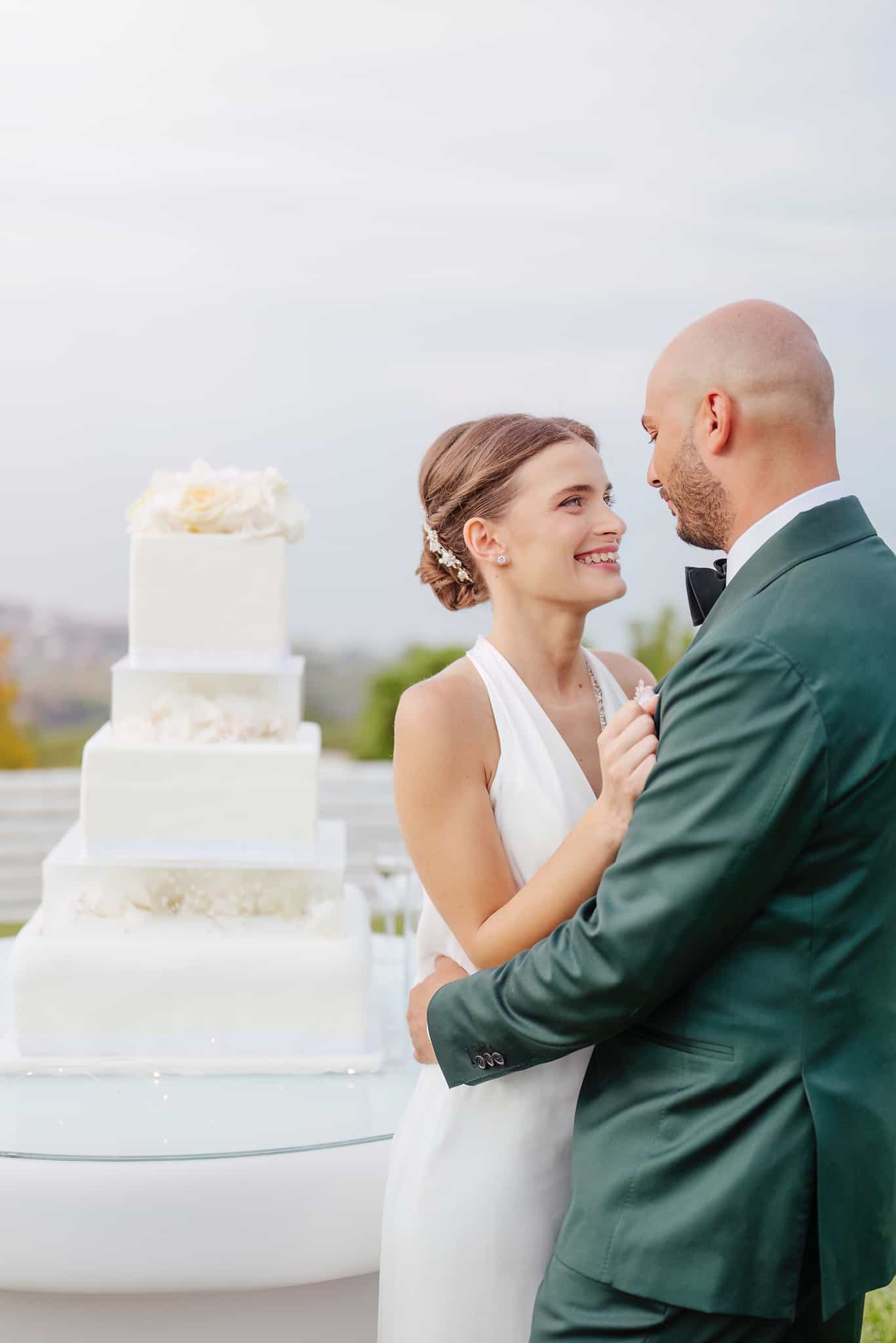 taglio-torta-nuziale-tramonto-wedding-cake-sposi-foto-matrimonio-pagus-montepagano-abruzzo